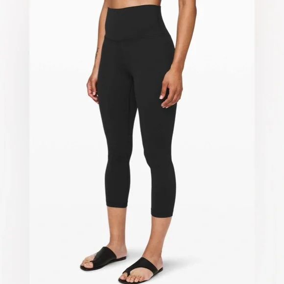 4096 -Lululemon Align Crop *21"
Black - Picture 1 of 7